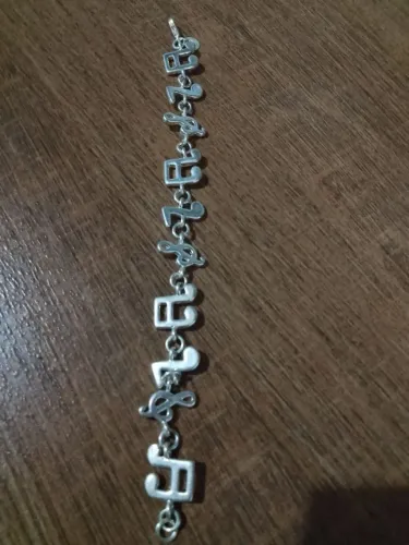 Pulseira folheado a prata notinhas musicais 20 cm super charmosa
