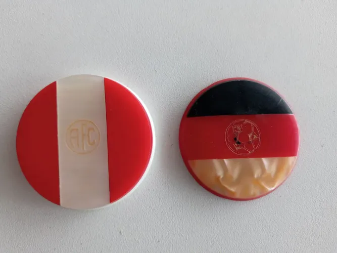 2 botoes da bertisa alemanha 4.2 + bequinho 4.5 futebol