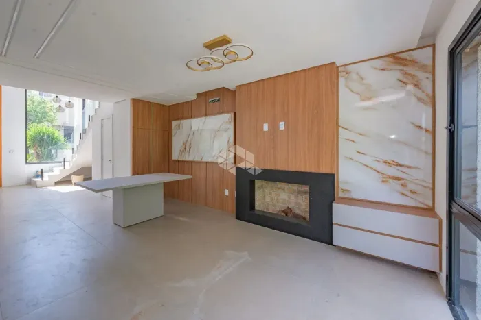 Casa térrea, composta por alpendre, hall de entrada, 3 Suítes e 2 vagas