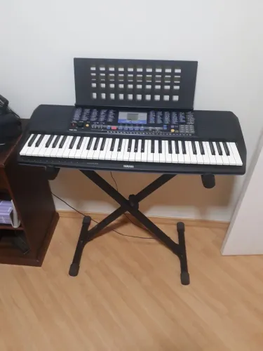 Teclado YAMAHA PSR-190 (com suporte )