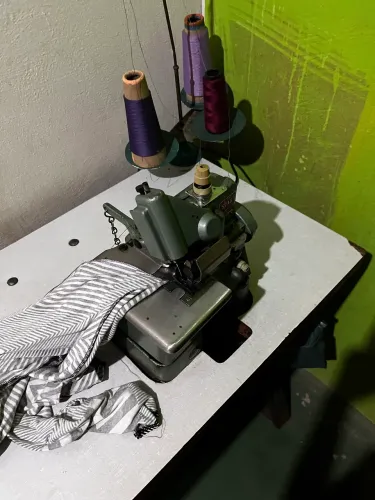 Máquina Overloque caseira