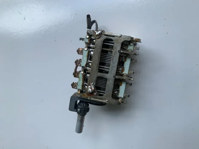 Capacitor variável (sintonia) receiver CCE SR-2000