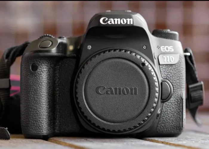 Vende se máquina fotografia canon