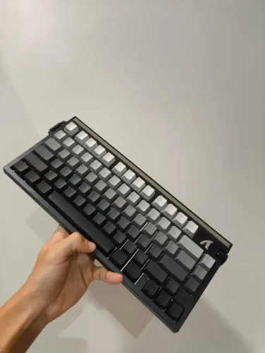 Teclado gamer Magnético R85HE - Novo