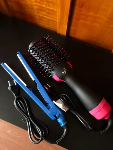 Vendo prancha de cabelo e escova alisadora na caixa 1 mês de garantia.Os 2 por 150R$
