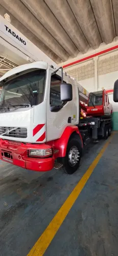 Caminhão volvo vm 310 2010 Com tadano TS300- CAP30.