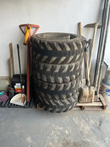 Pneu bob cat 10.16-5 10x16-5 usado