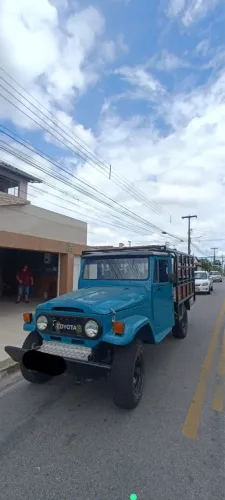 Vendo uma Toyota Bandeirantes de carro impecável sem nada pra fazer