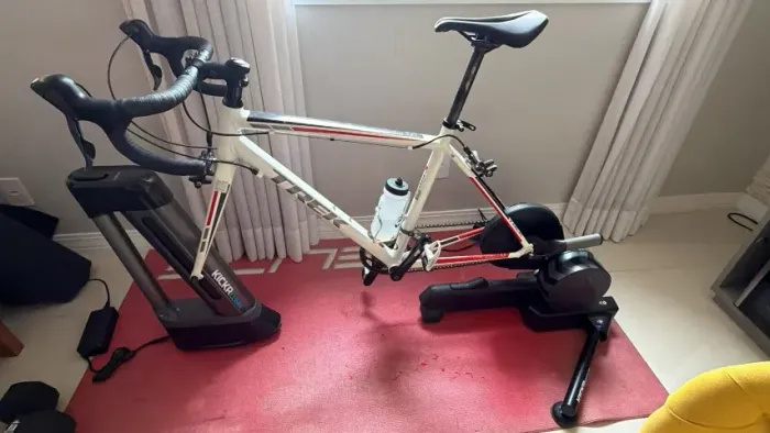 Rolo de treino Wahoo Kickr MOVE Smart Trainer + Wahoo Fitness Kickr Climb