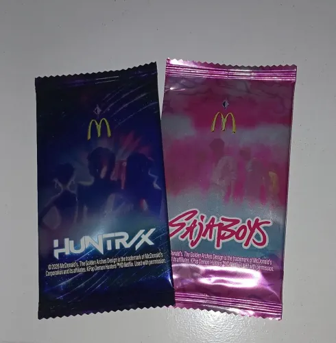 HUNTRX photocards do McDonald's oficiais.
