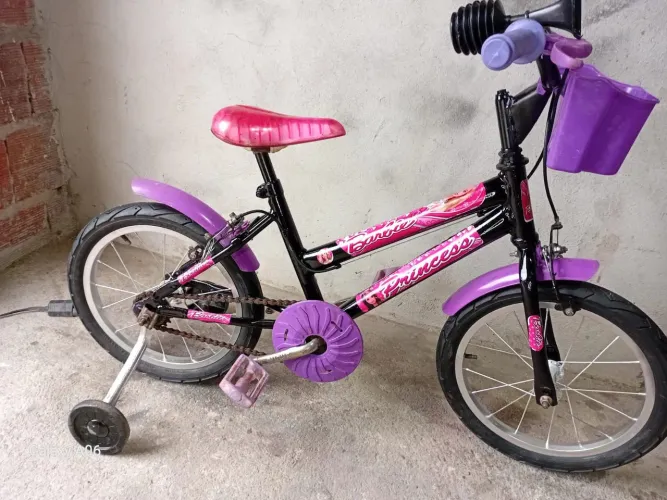 Bicicleta aro 16 novinha da Barbie 