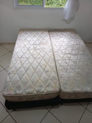 Cama casal box bipartida com colchão de molas