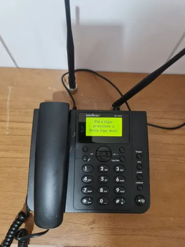 Aparelho Rural Intelbras CF 4000 acompanha antena e cabo aceito tablet em bom estado.