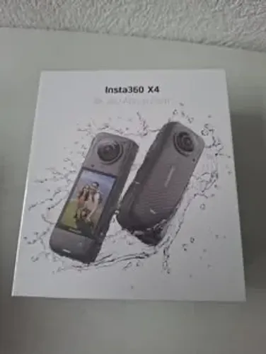 Camera Insta360 X4