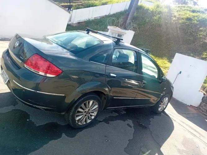 Fiat Linea Essence Dualogic 1.8 Flex 16V 4P 2013