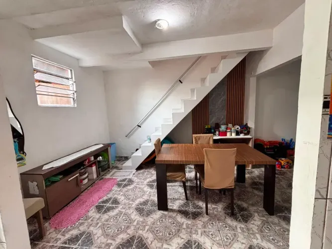FC - VENDO CASA NA SACRAMENTA - 3 QUARTOS - 2 PAVIMENTOS - SACRAMENTA