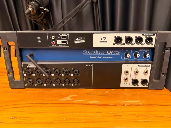 Soundcraft UI 16