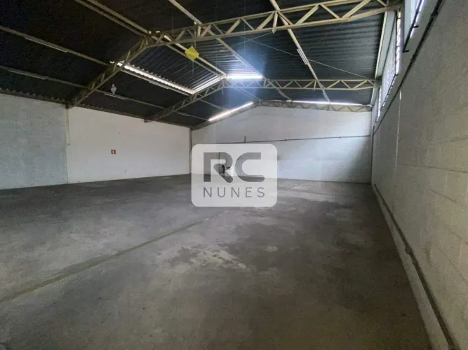 Galpão comercial com área de 450m², 02 banheiros, no bairro Santo André, Belo Horizonte/MG