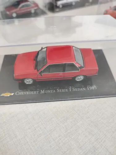 Miniatura 1/43 Chevrolet Monza Sedan 1985