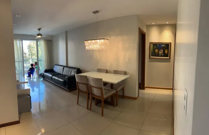 Mesa com lustre