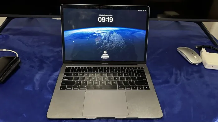 MacBook Air 13" Retina 2019 - Intel i5 / 8GB RAM / SSD 256GB - Cinza Espacial