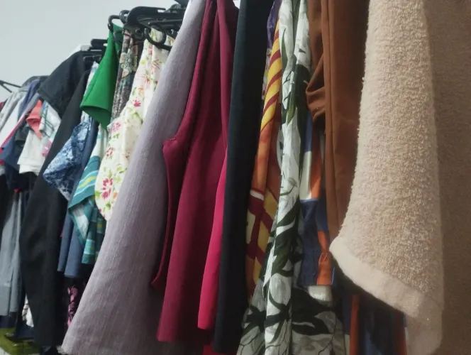 Fundo de brechó...troco por material de construção 