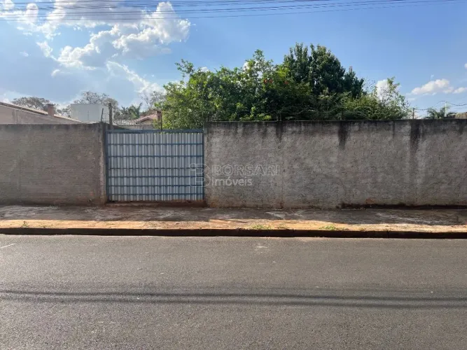 Venda de Terreno / Padrão na cidade de Araraquara