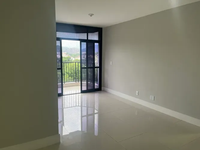 Vendo excelente apartamento 2 quartos Bosque Mirataia
