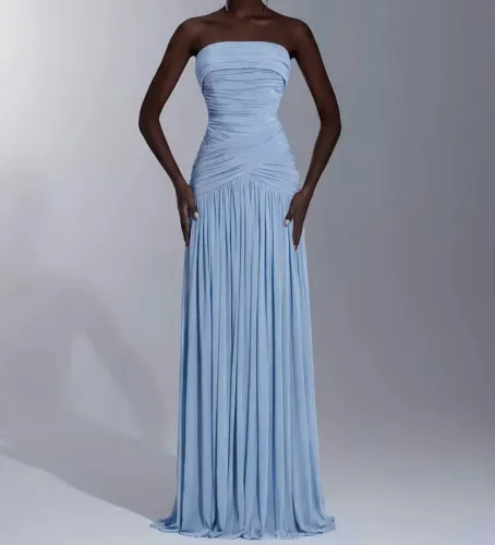 Vende-se vestido de festa usado somente 1 vez.