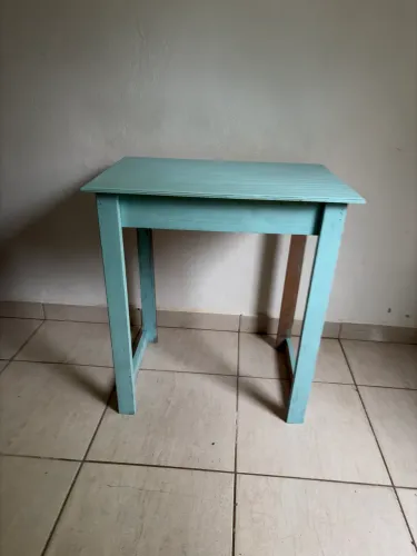 Mesa de estudo de madeira