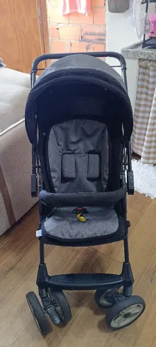 Carrinho de bebê Galzerano semi-novo 