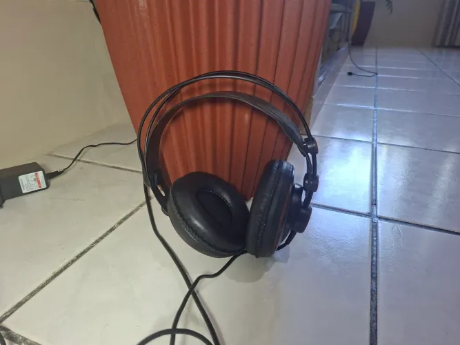 Fone Superlux HD681