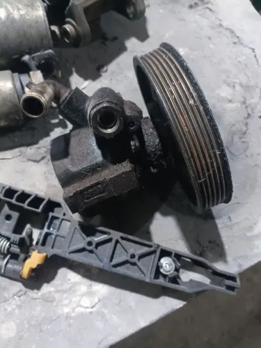Motor de partida/ alternador/ bomba hidráulica 
