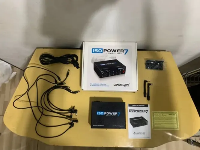 Fonte Landscape Isopower 7 c/ caixa, manual, cabos, adaptadores e certificado
