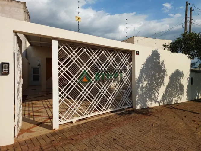 CASA COM 3 DORMITÓRIOS SENDO 2 SUÍTES NA REGIÃO LESTE