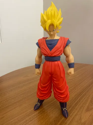 Goku Super Sayajin borracha 42cm