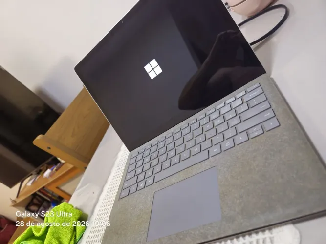 Microsoft Surface Laptop 1ª Ger. i5 8GB Funcionando (Para Conserto ou Peças) Tela Intacta