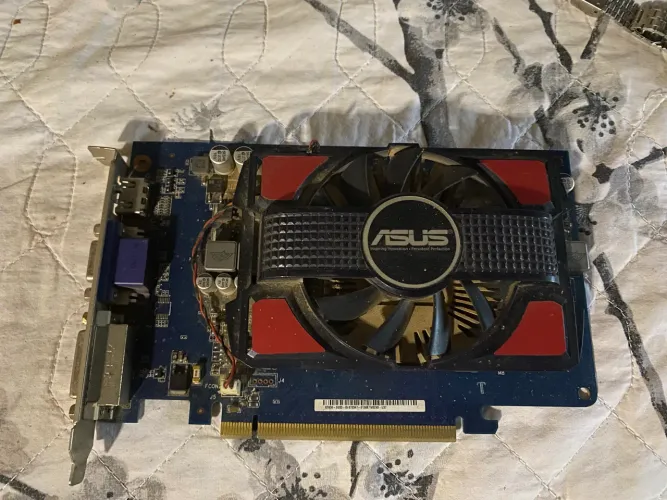 Placa de Vídeo ASUS GeForce GT 730 2GB GDDR3 ? Funcionando Perfeitamente