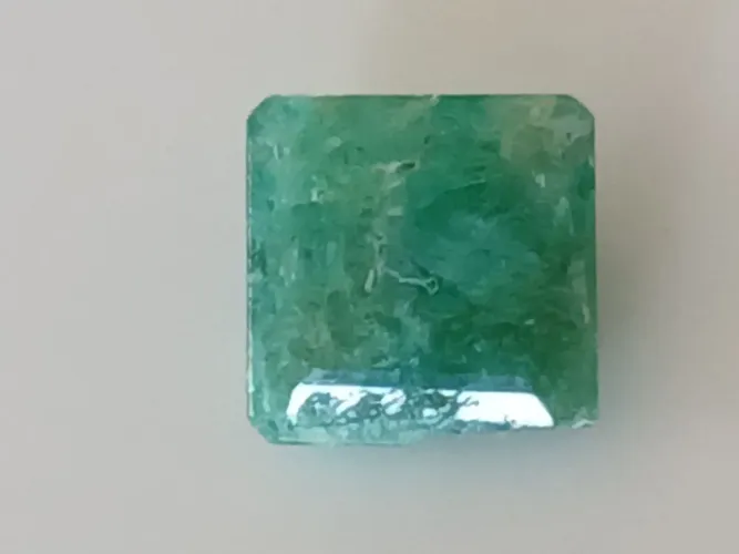 Esmeralda horyelã rara com 1,30 cts