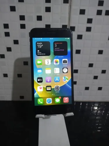 Iphone 8 plus de 64 gigas,(chip off), mas funciona wifi e tudo perfeitamente.
