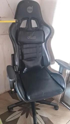 Cadeira gamer em ótimo estado