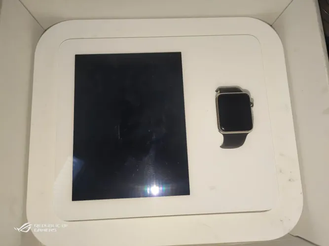Tablet e relógio da Apple item que era usado em exposição hoje pode ser utilizado para re
