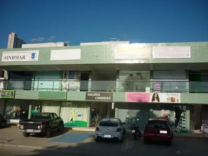Sala comercial na Galeria Candeias, ao lado do Verd Frut, 2500 R$
