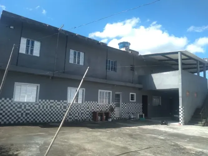 Vende-se sobrado grande