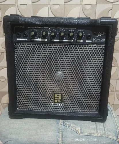 Amplificador de guitarra staner kute 20