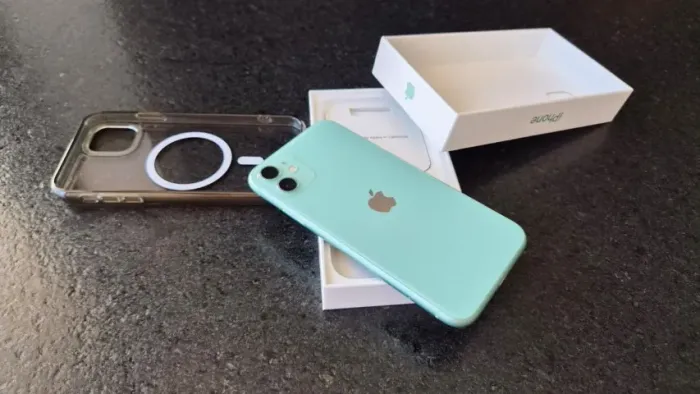 iPhone 11 64GB Verde - Bateria 85% - Capa MagSafe