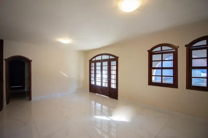 Casa à Venda - Ouro Preto, 6 Quartos, 700 m2