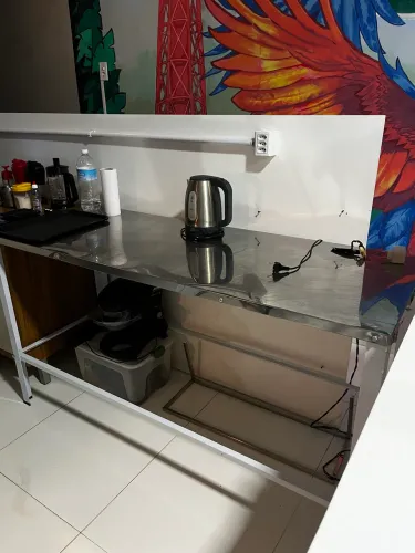 Mesa inox reforçada 1,70m - confeitarias, padarias, etc. perfeito estado 