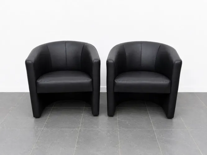 Conjunto com 2 Poltronas em Courino Preto