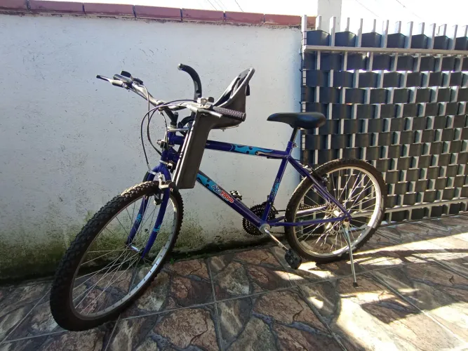 Bicicleta aro 26 com cadeirinha